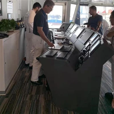 Banco da lavoro con piano in acciaio